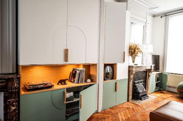 Meuble sur mesure bicolore dans un salon